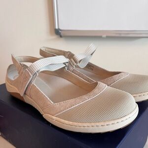 Dansko Raeann Ivory Suede & Mesh Slingback Mary Jane Sandals Size 40 US 9-9.5